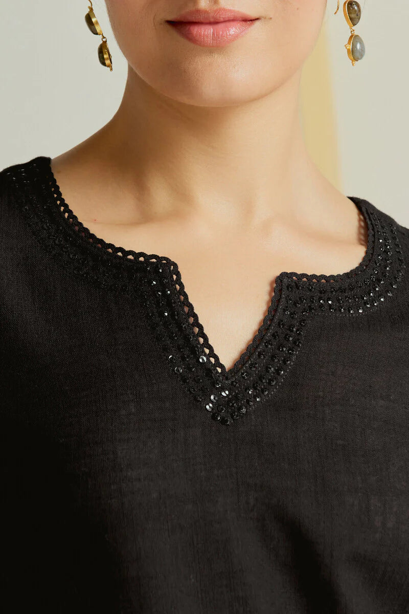 Surplus: Roza Seerat Black Kurta