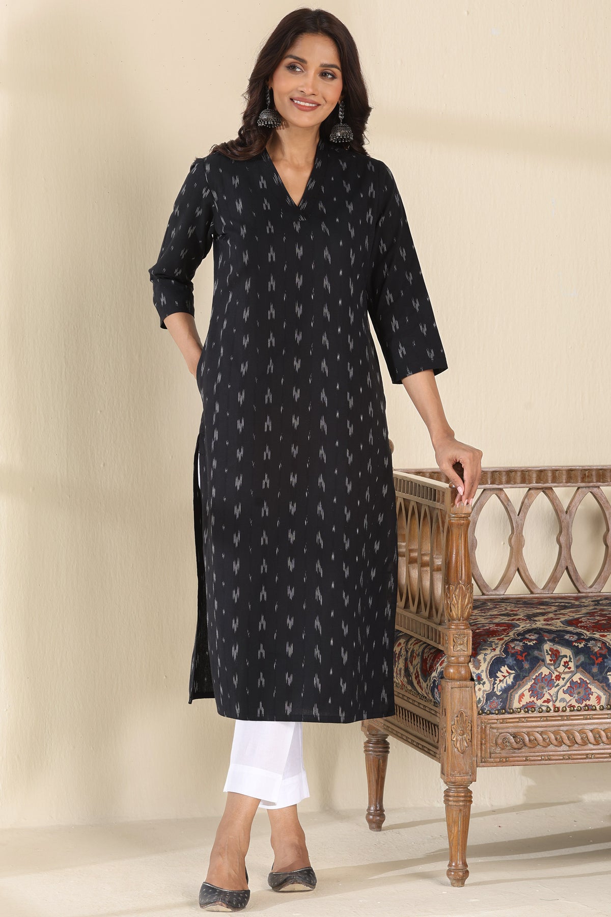 Surplus: Gulbarg Rumaisa Black Ikat Kurta