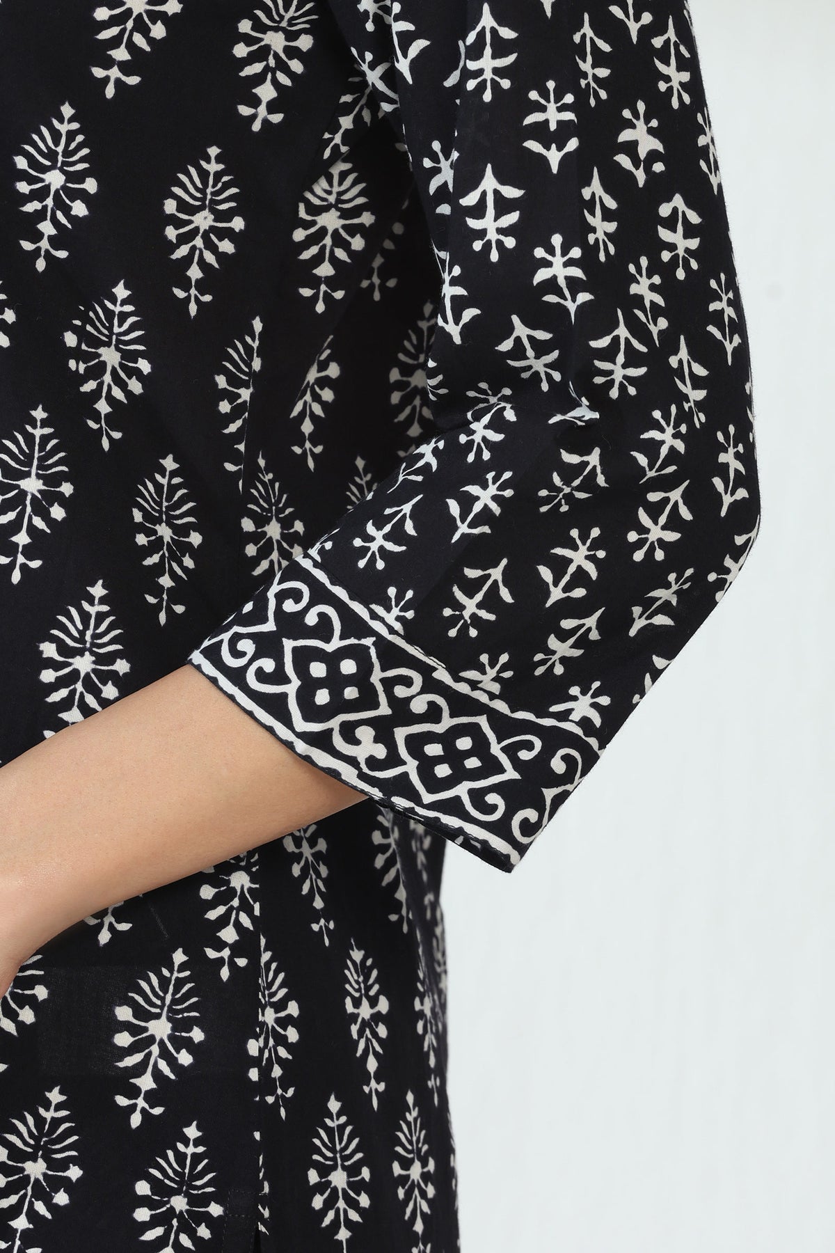 Surplus: Mirza Ameera Kurta