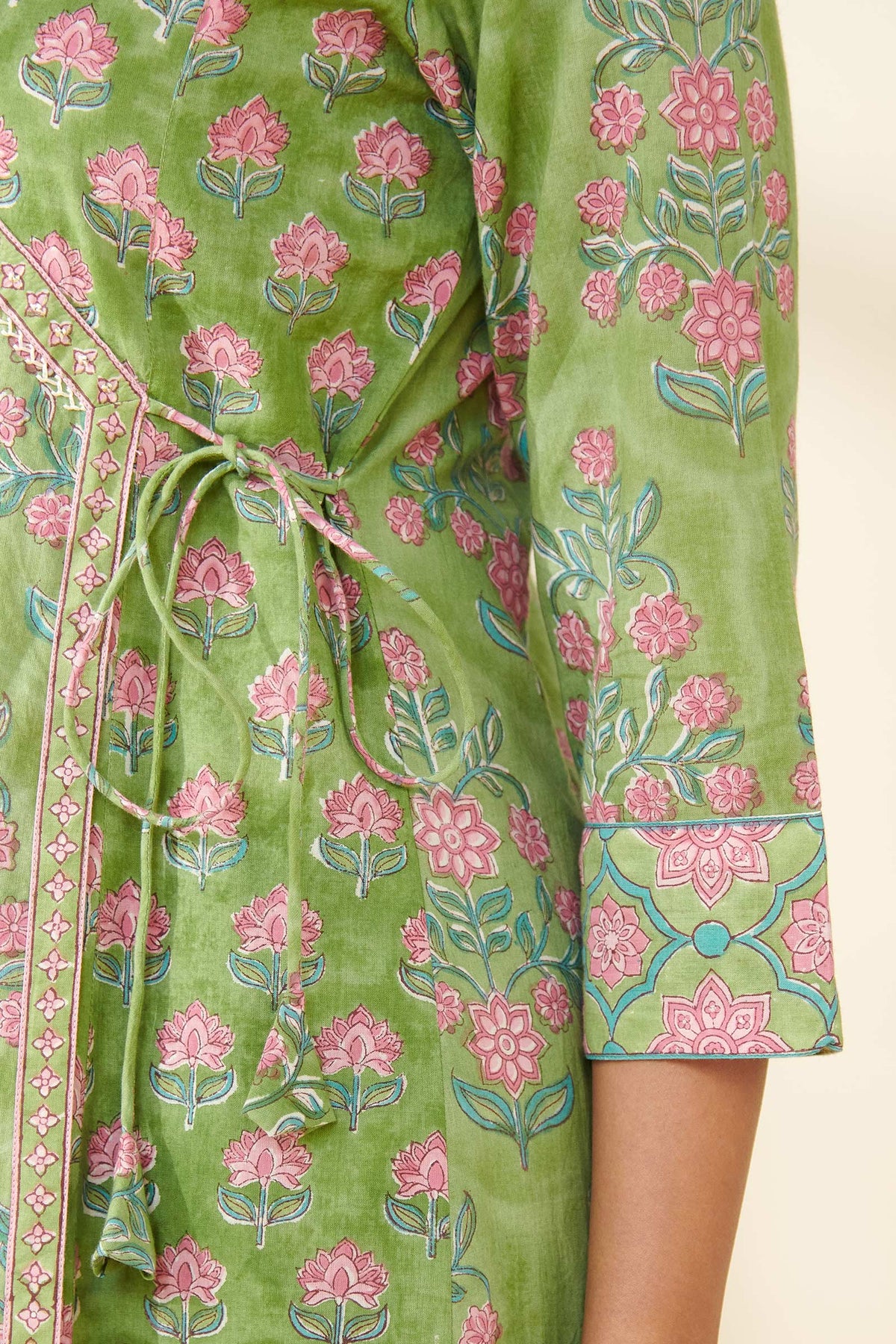 Gulbarg Kainaat Kurta