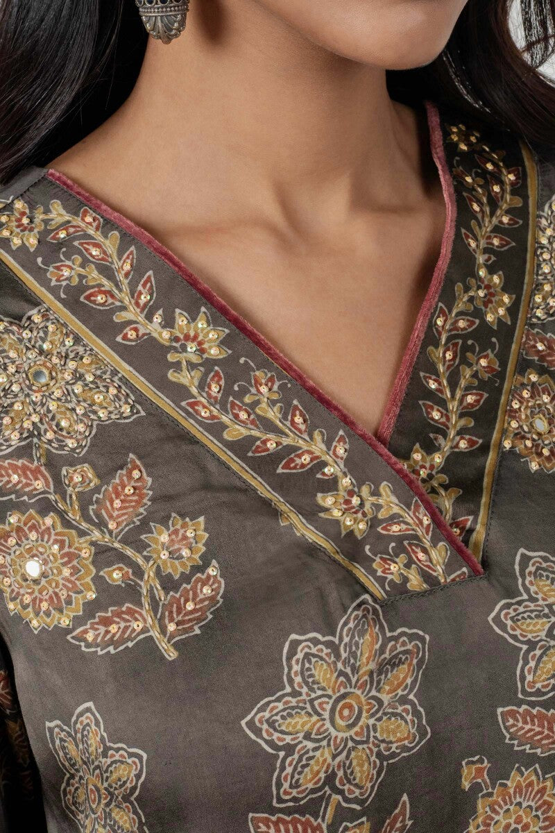 Zubeida Nadiya Ajrak Modal Kurta