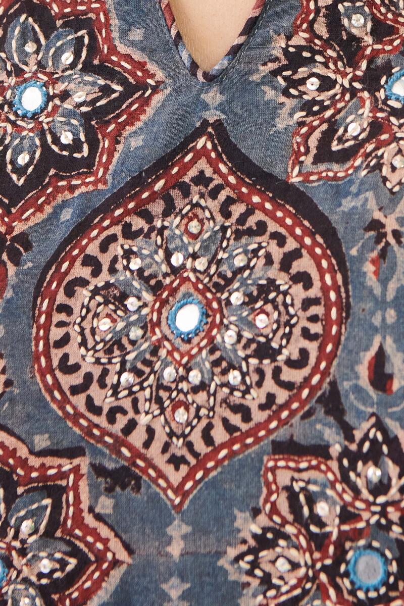 Sehra Rumaisa Ajrak Kurta