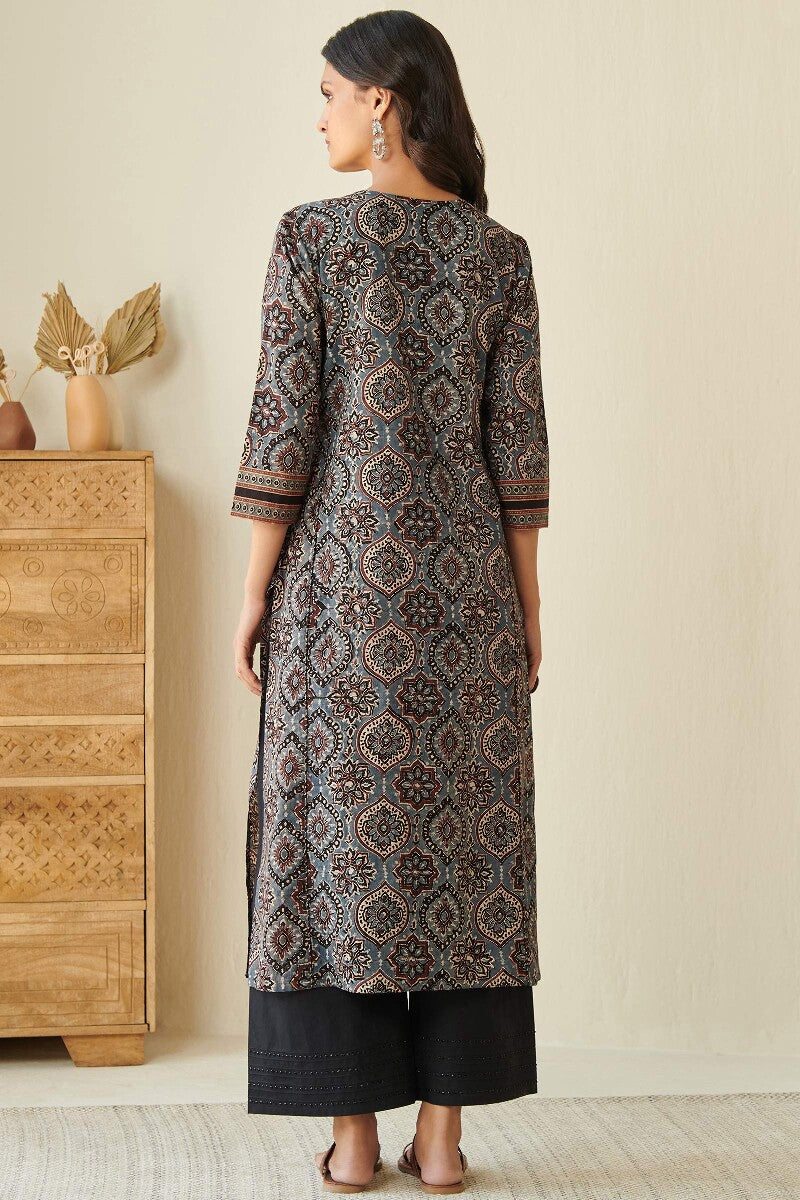 Sehra Rumaisa Ajrak Kurta