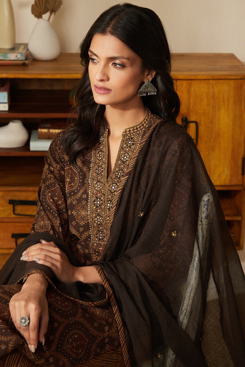 Sehra Yasmine Ajrak Kurta