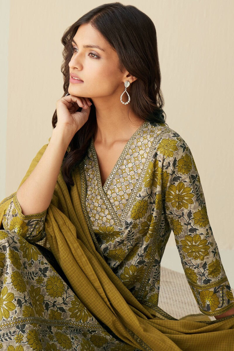Gauhar Nadia Kurta