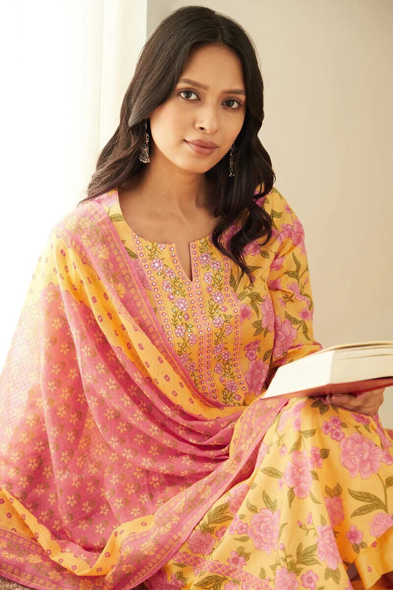 Mahnoor Tahira Kurta