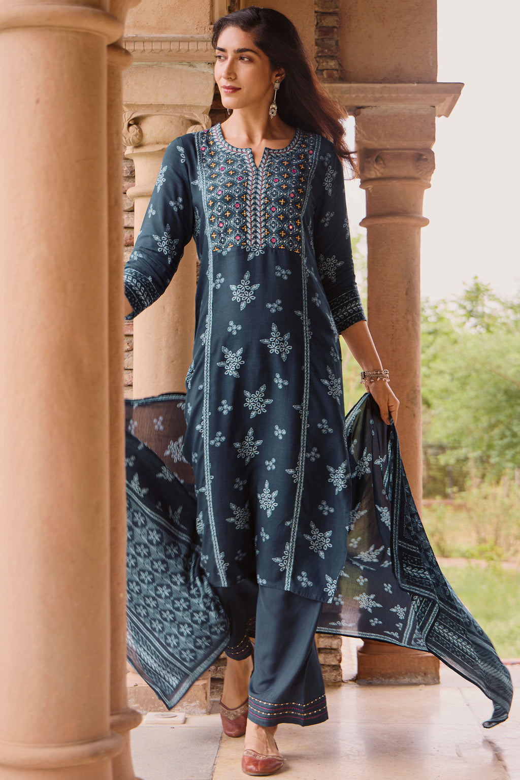 Surplus: Rangrez Nida Kurta