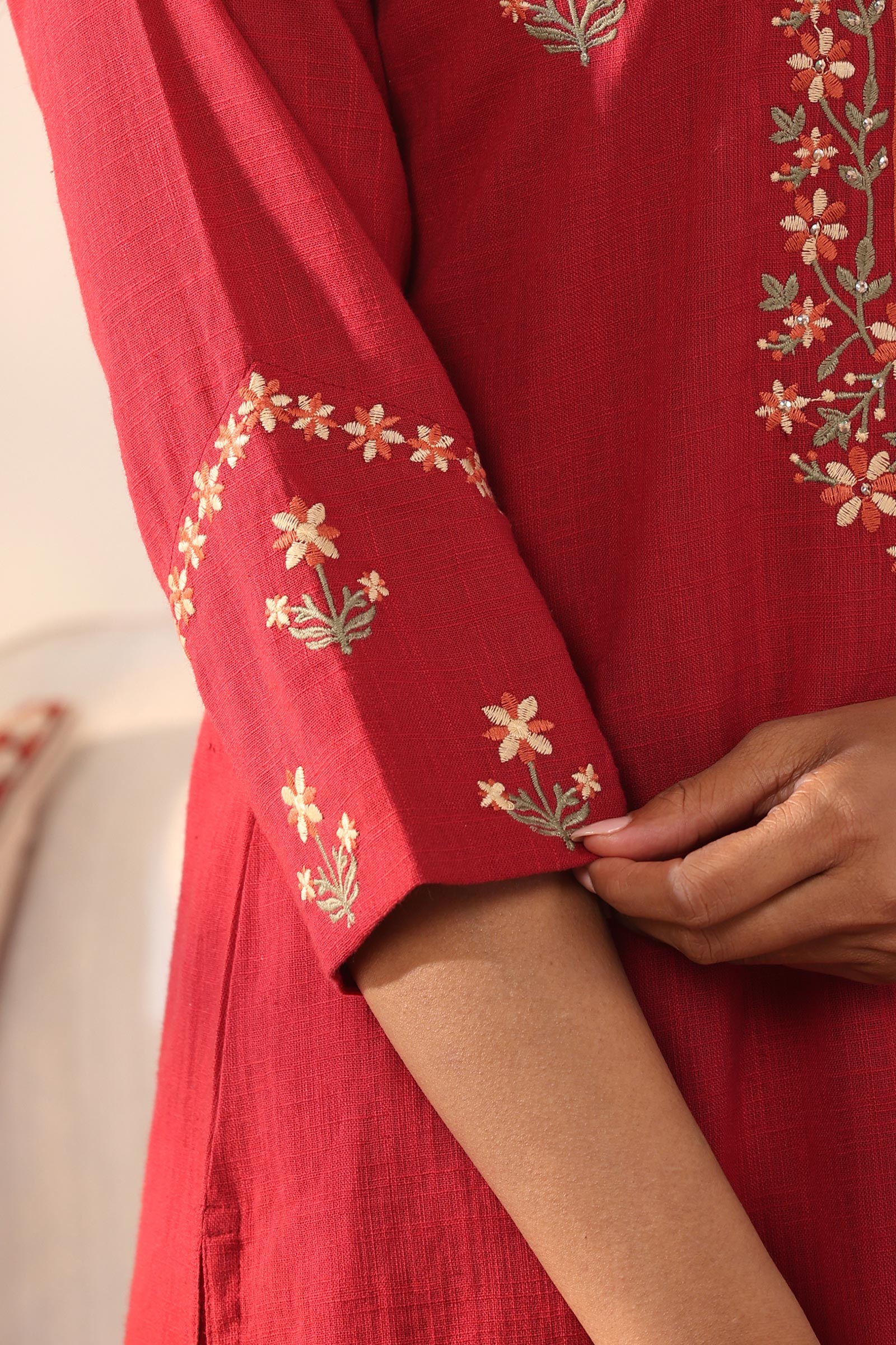 Surplus: Mehraab Sabeen Red Kurta