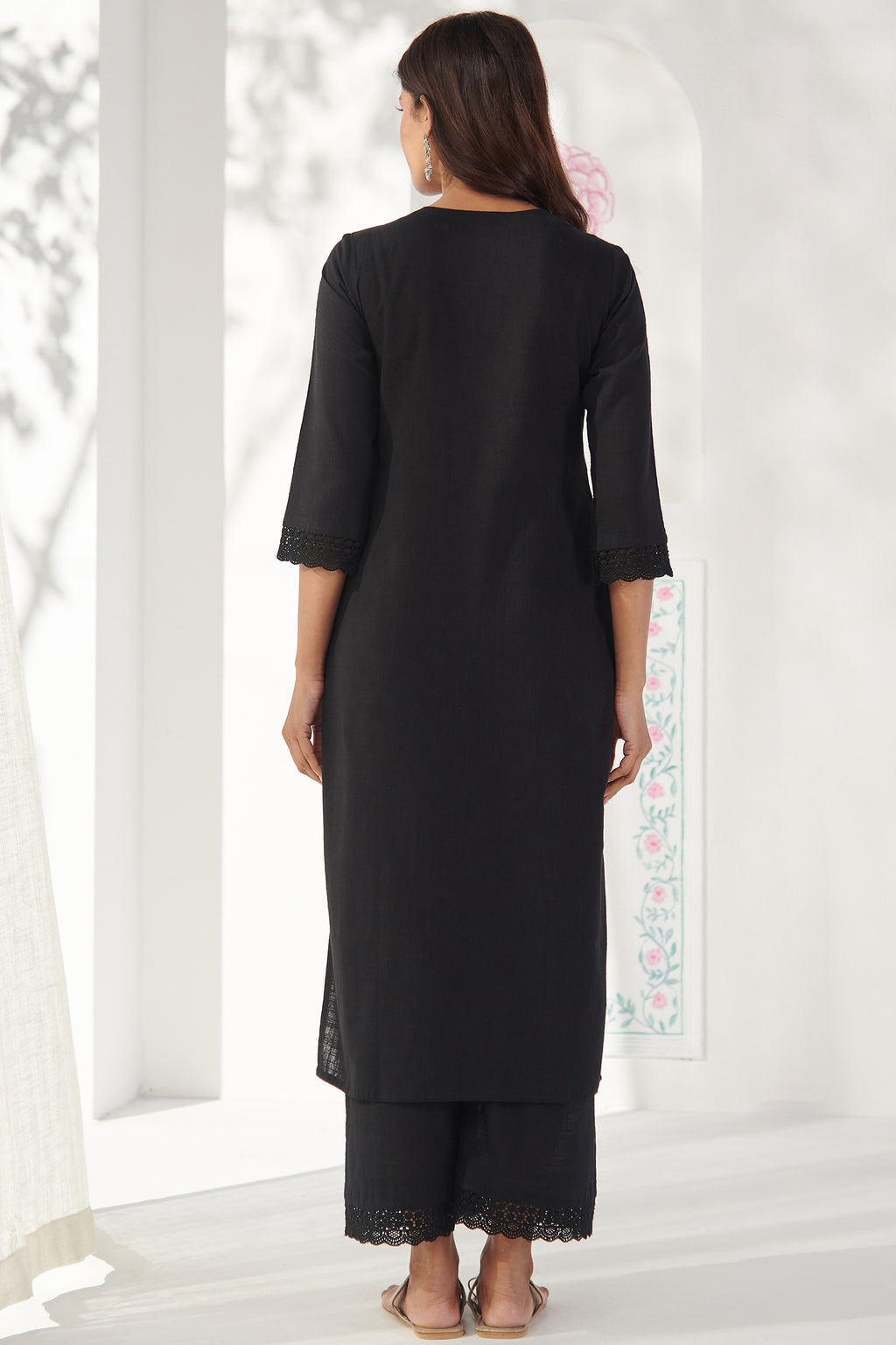 Surplus: Roza Ayesha Black Kurta