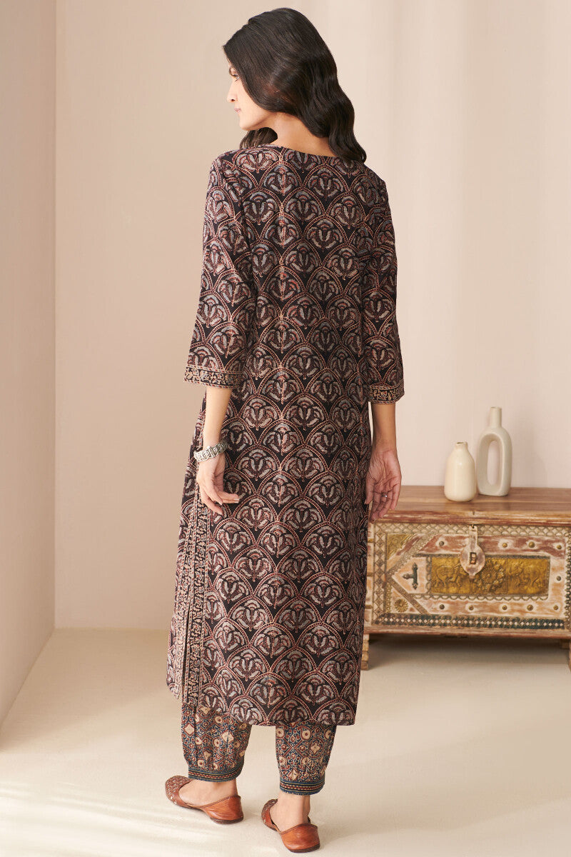 Sehra Nafiya Ajrak Kurta