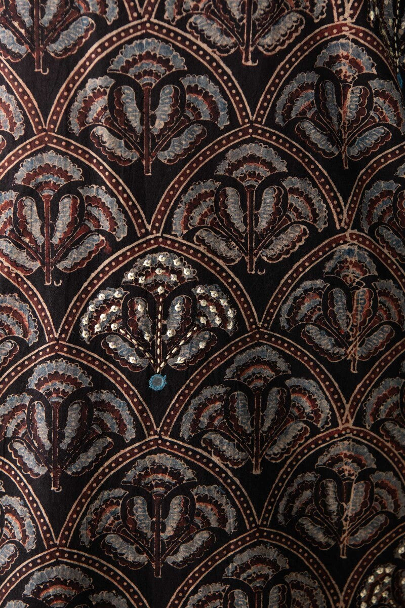 Sehra Nafiya Ajrak Kurta