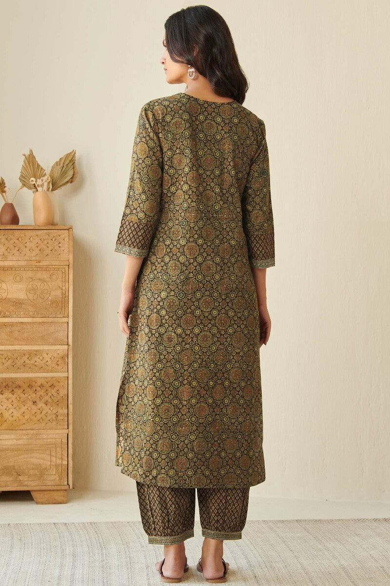 Sehra Fizah Ajrak Kurta