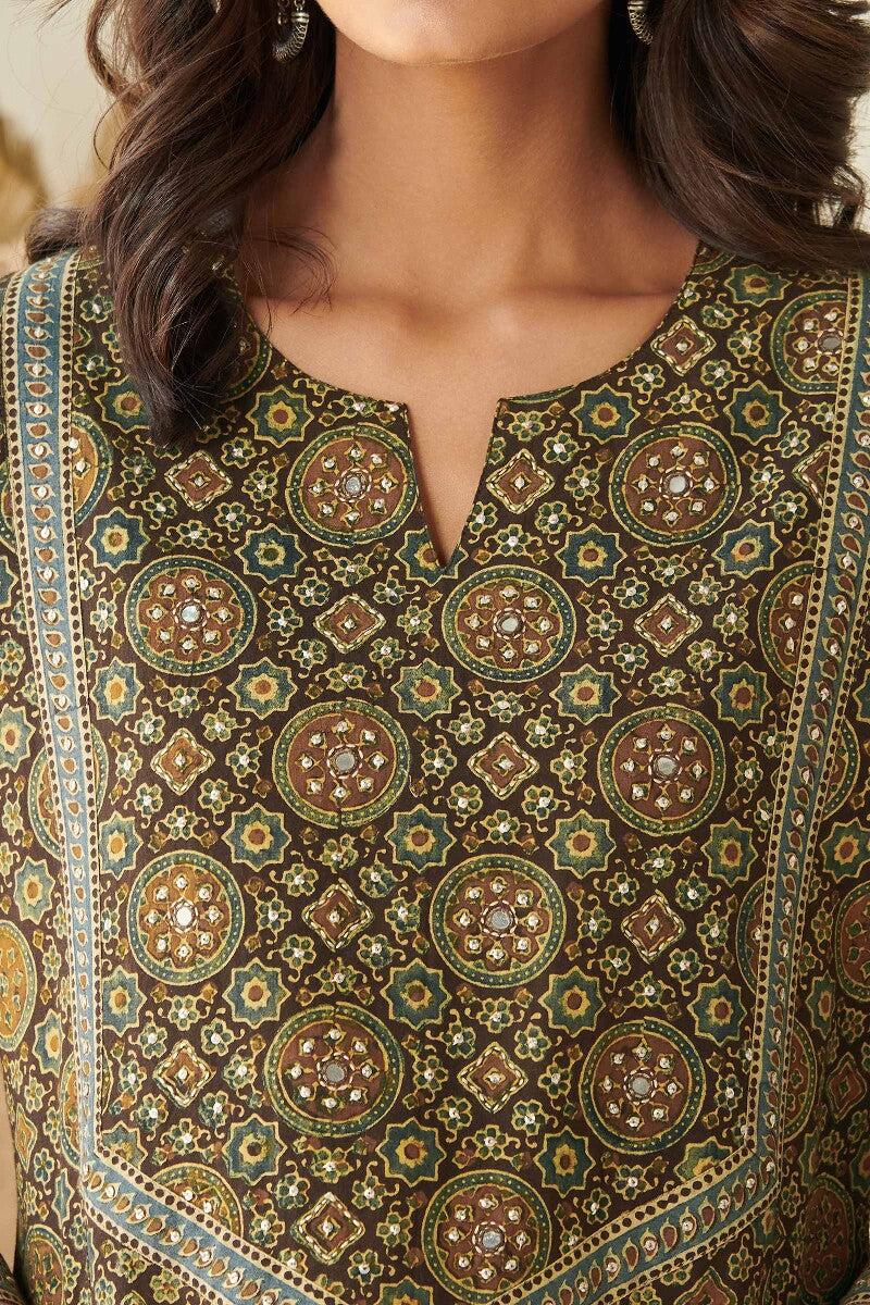 Sehra Fizah Ajrak Kurta