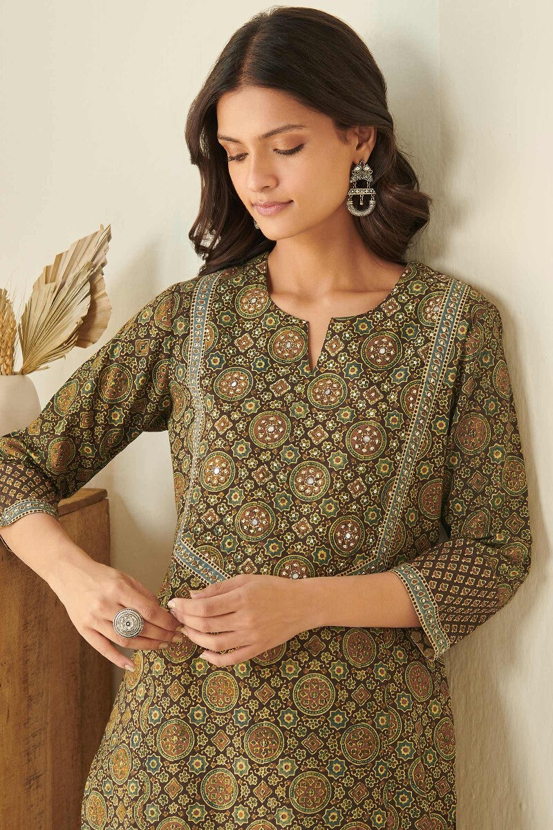 Sehra Fizah Ajrak Kurta