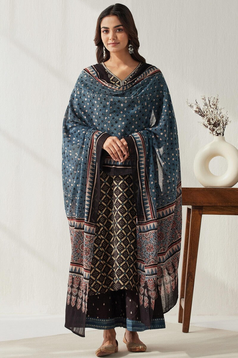 Sehra Kiara Ajrak Kurta
