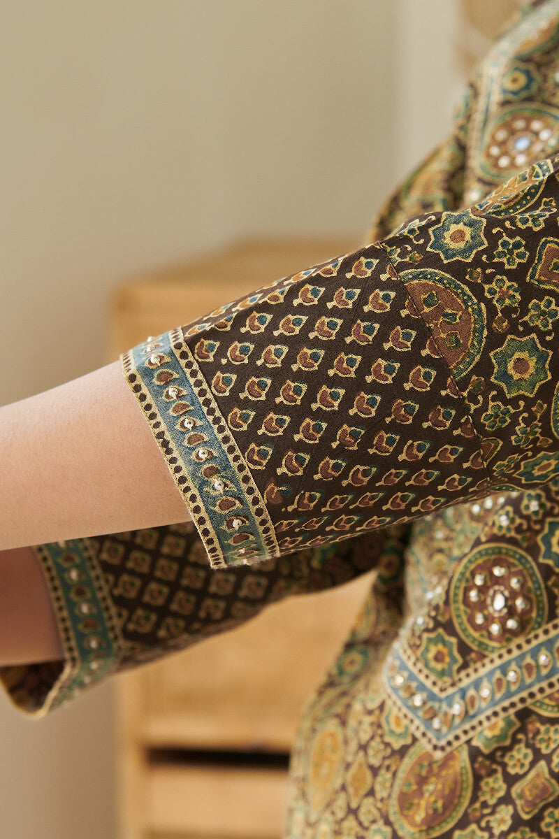 Sehra Fizah Ajrak Kurta