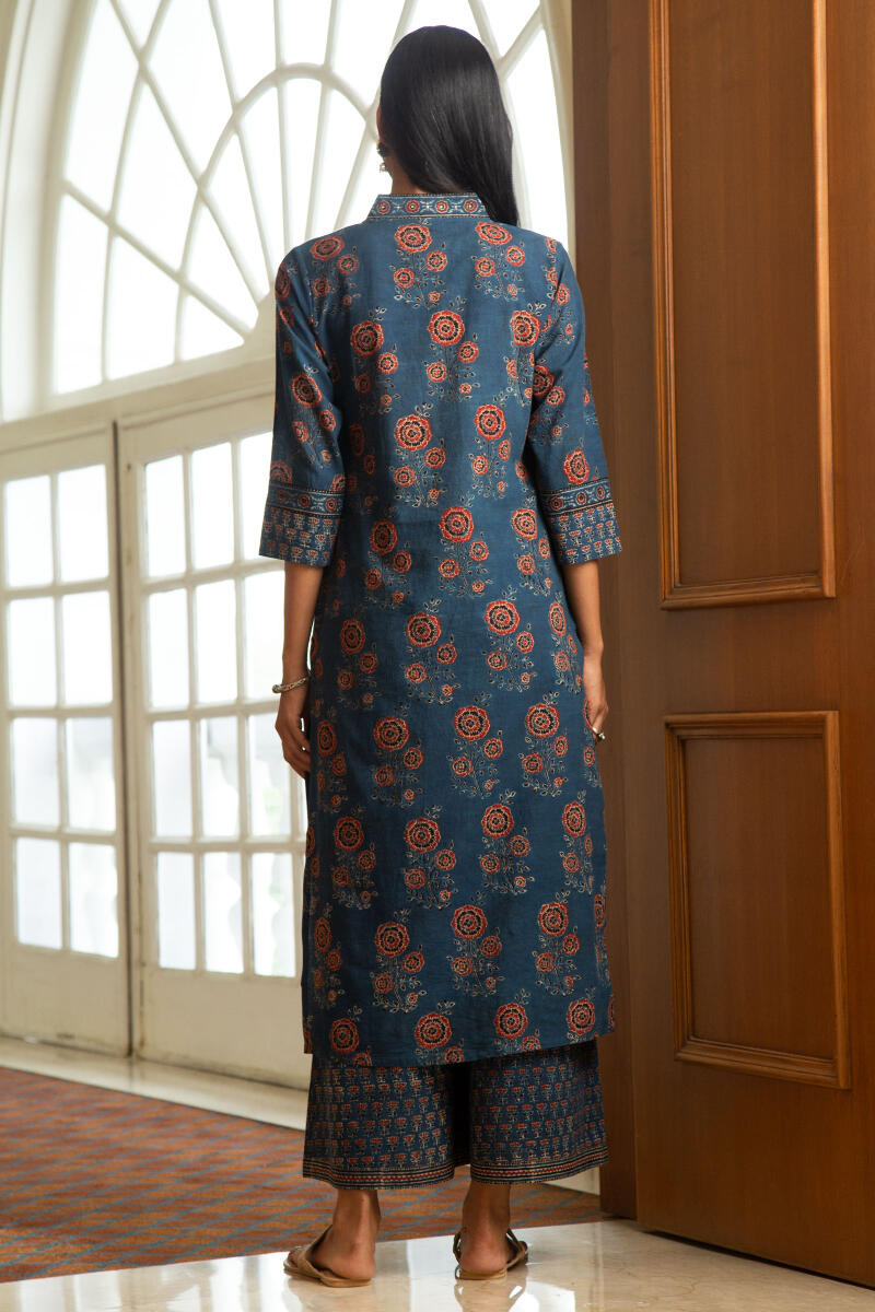 Sehra Zafina Ajrak Kurta