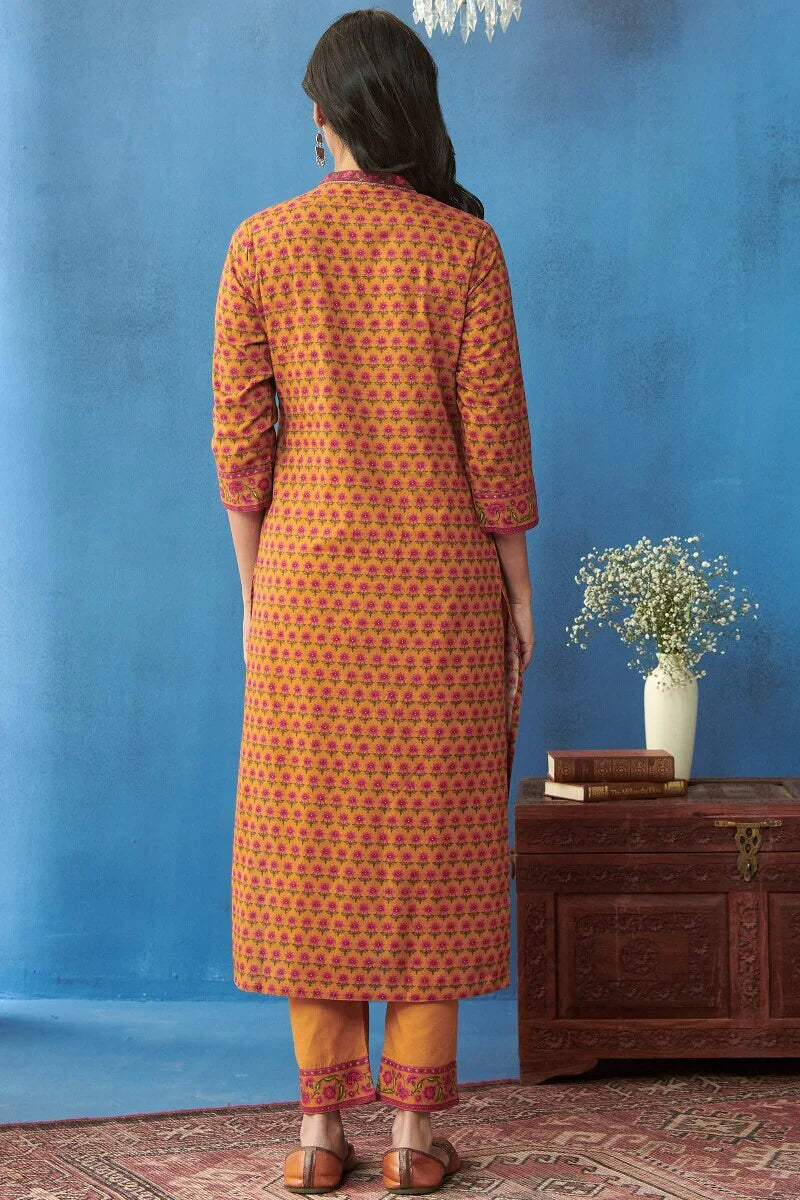 Surplus: Mahnoor Ameera Kurta