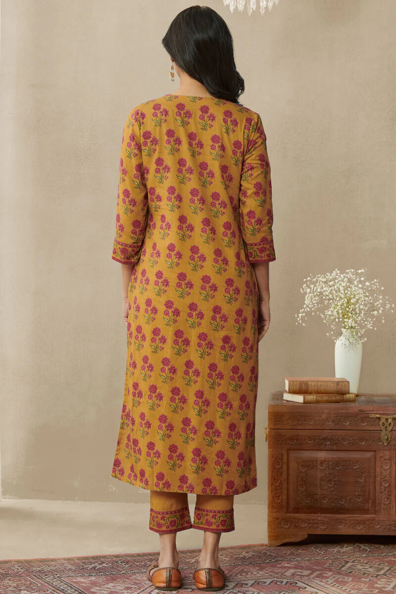 Surplus: Mahnoor Zainab Kurta