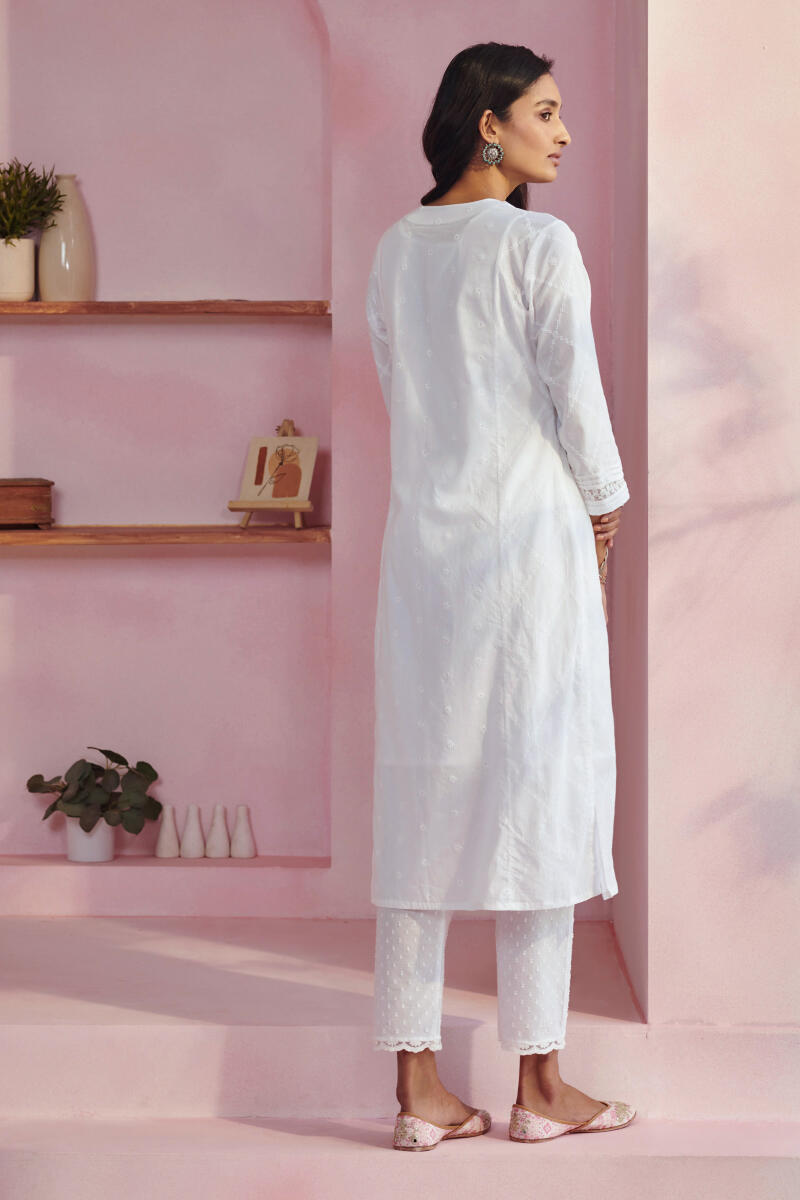 Raahat Aafiyah White Schiffli Kurta