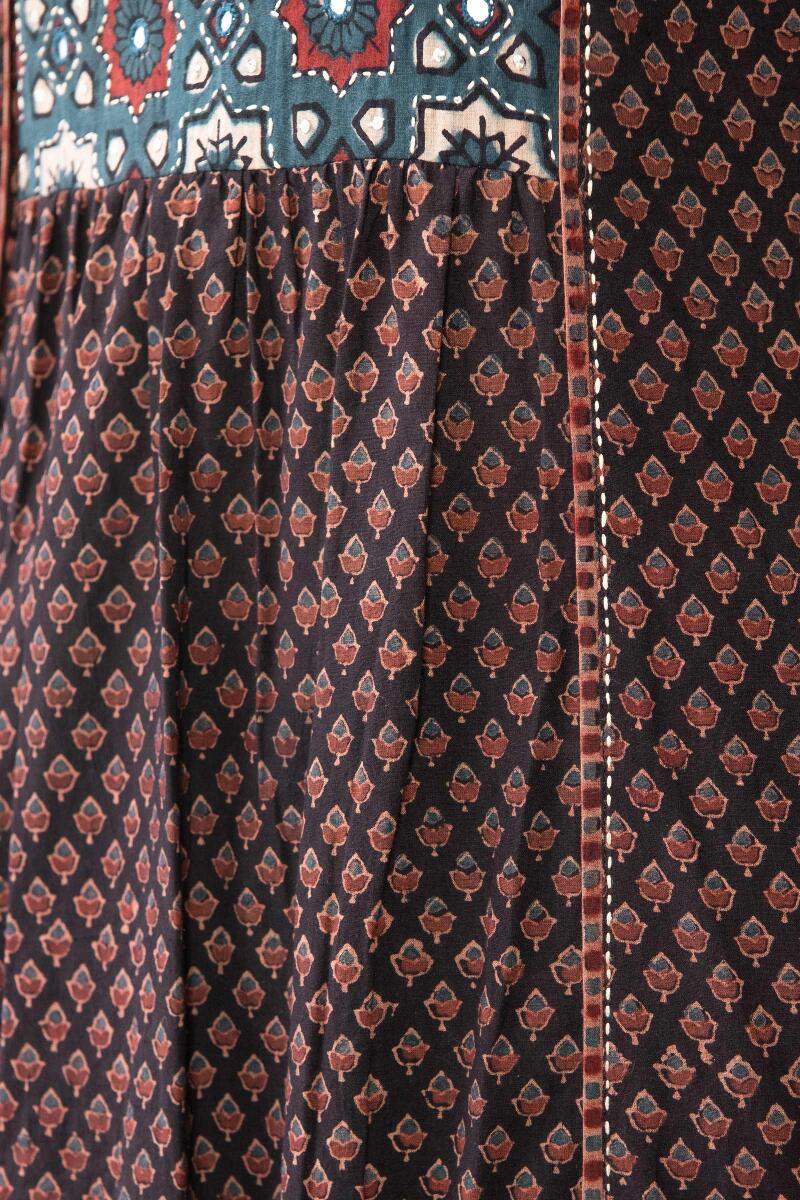 Sehra Tara Ajrak Kurta