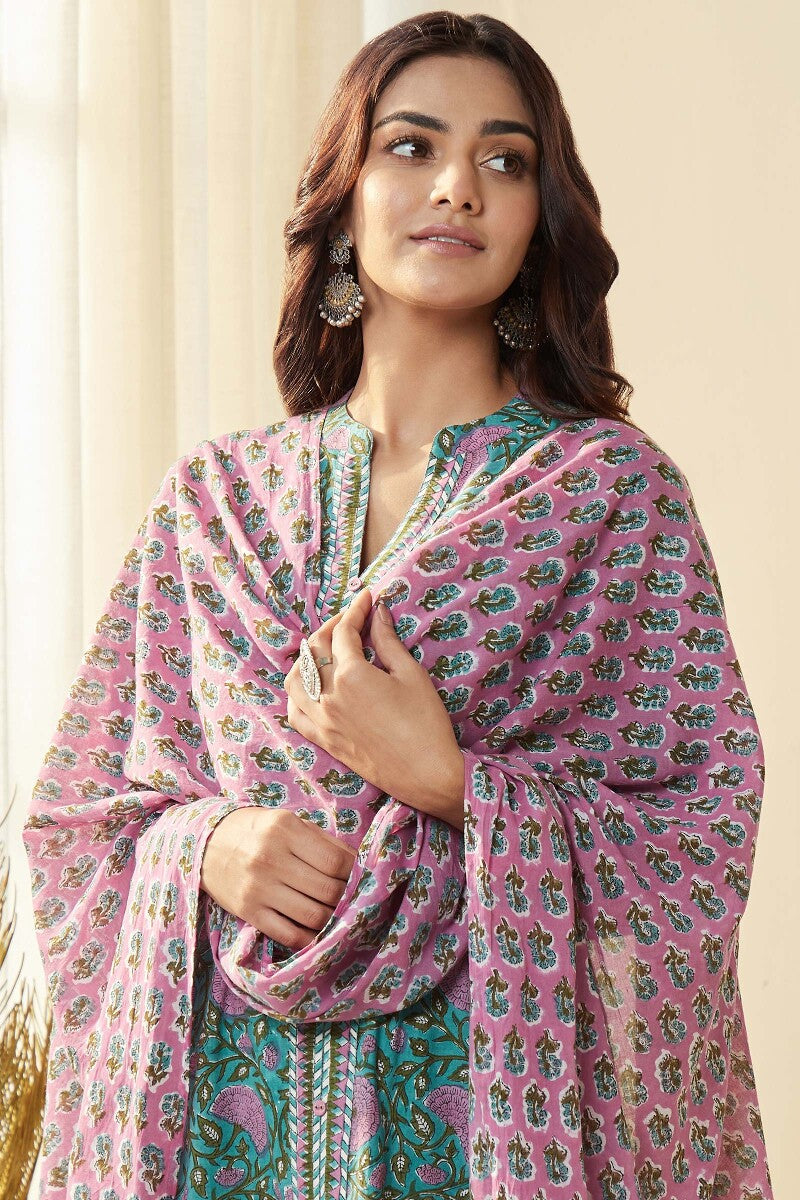 Nazm Zarin Kurta