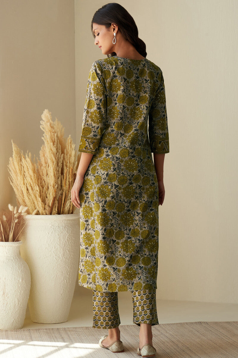 Gauhar Nadia Kurta