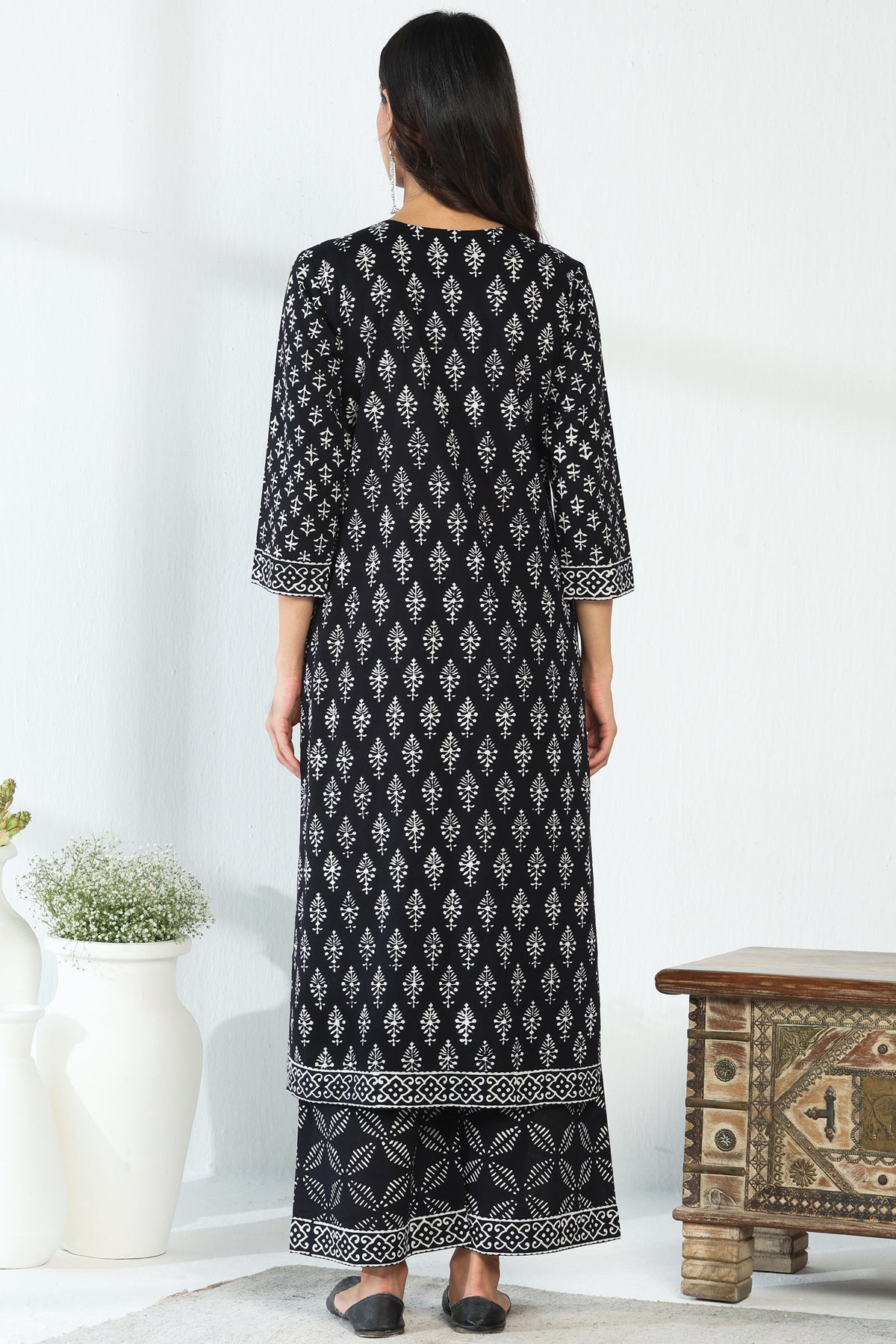 Surplus: Mirza Ameera Kurta