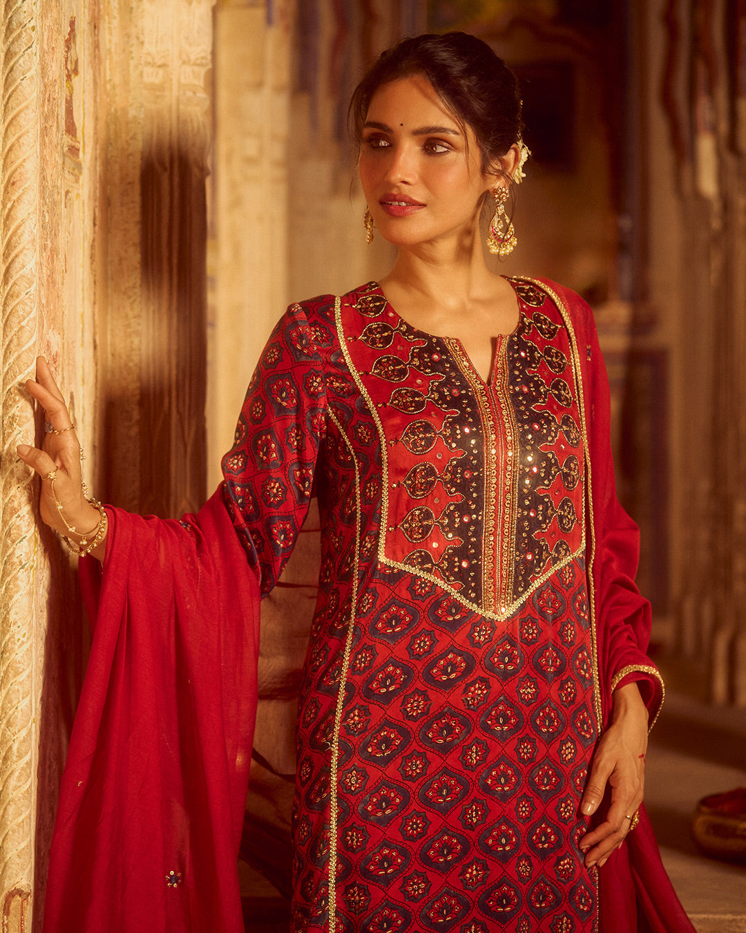 Roshanara Inaya Ajrak Kurta