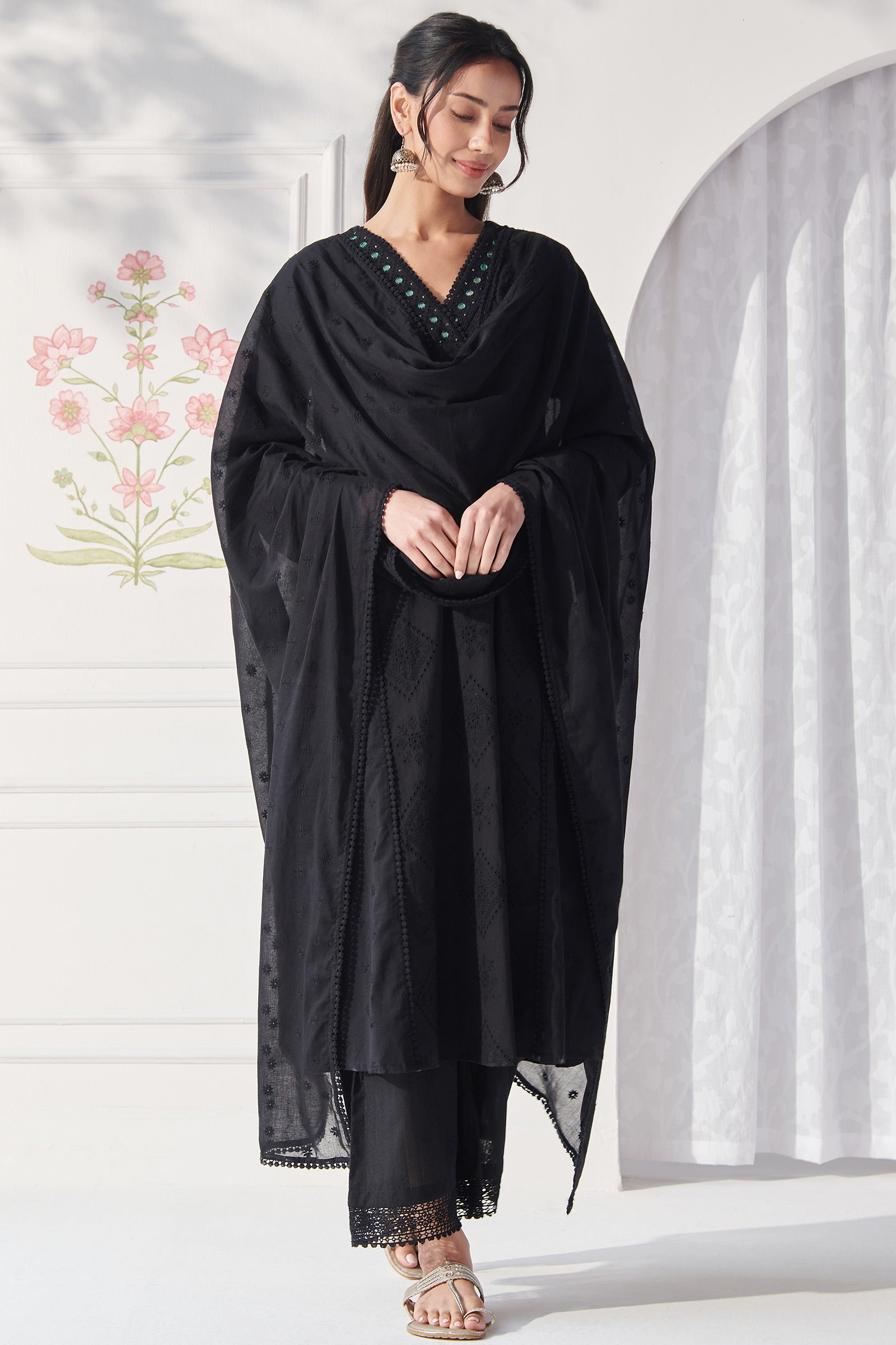 Surplus: Mumtaz Gulbano Black Kurta