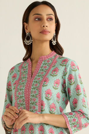 Gulraiz Shahida Kurta