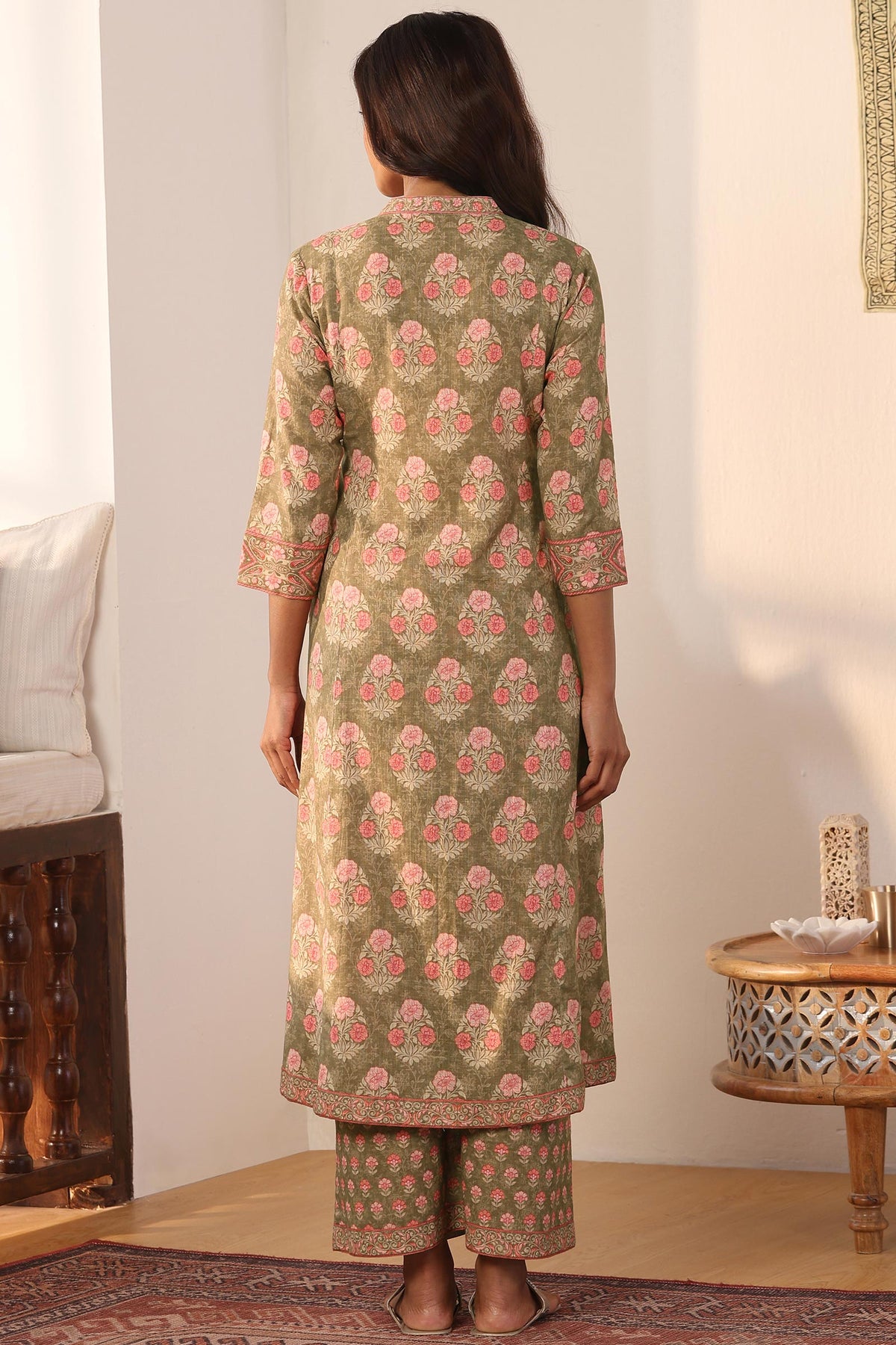 Gauhar Aaira Kurta