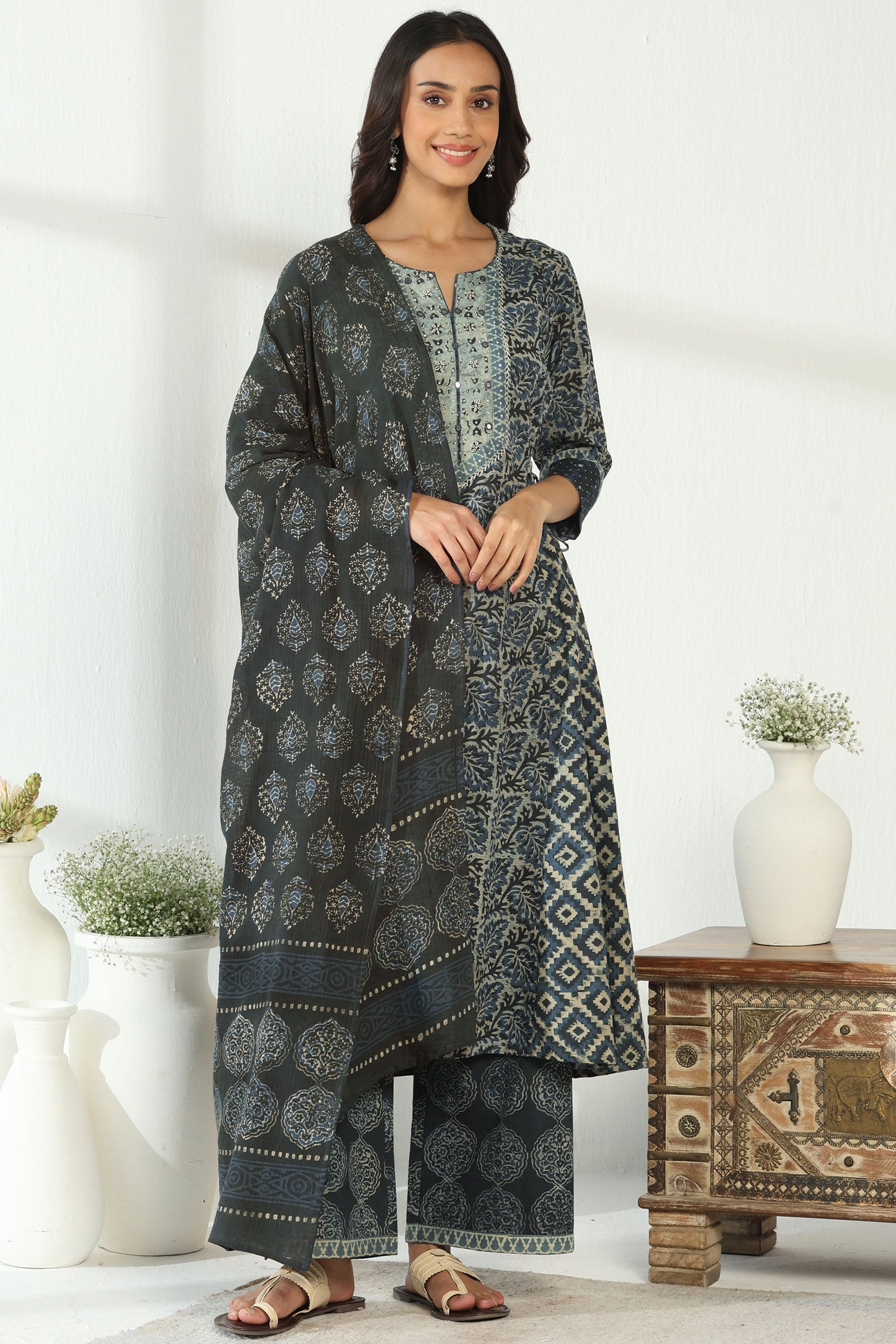 Surplus: Sehra Siya Akola Kurta