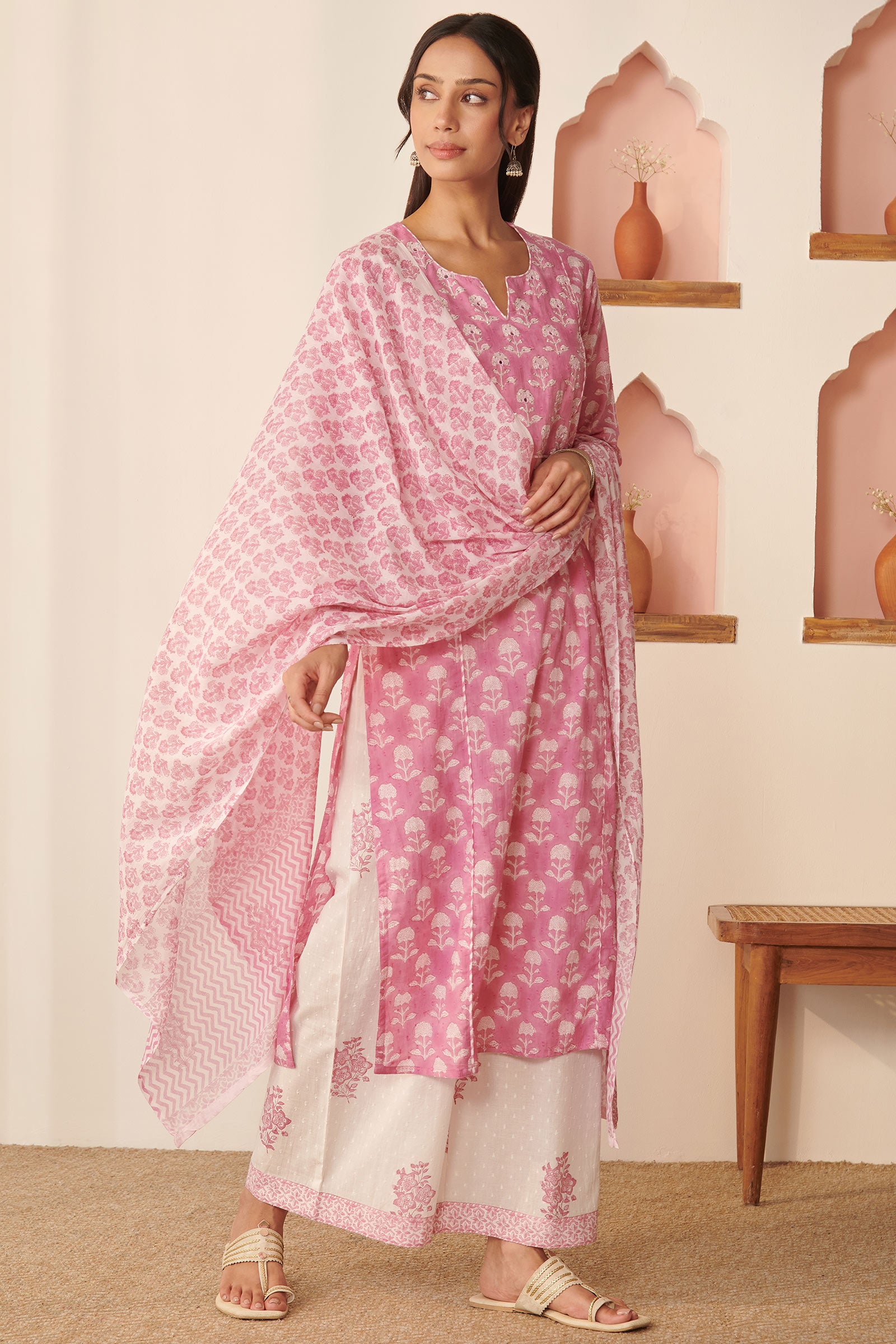Rosheen Niyamat Sanganeri Kurta