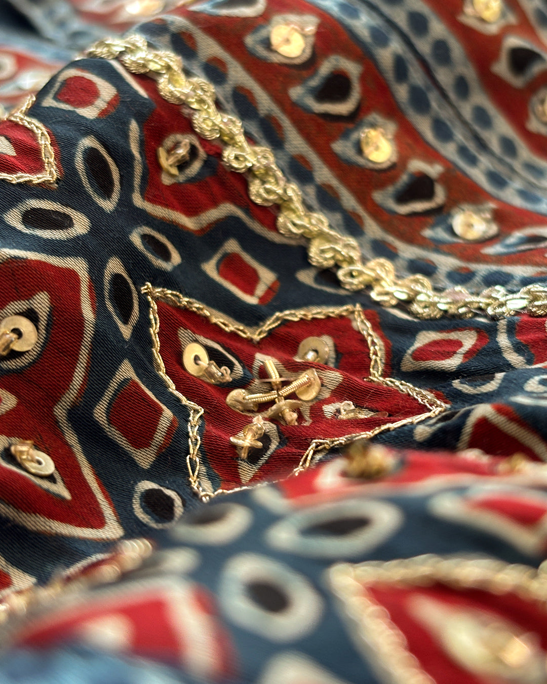 Roshanara Nazrina Ajrak Kurta