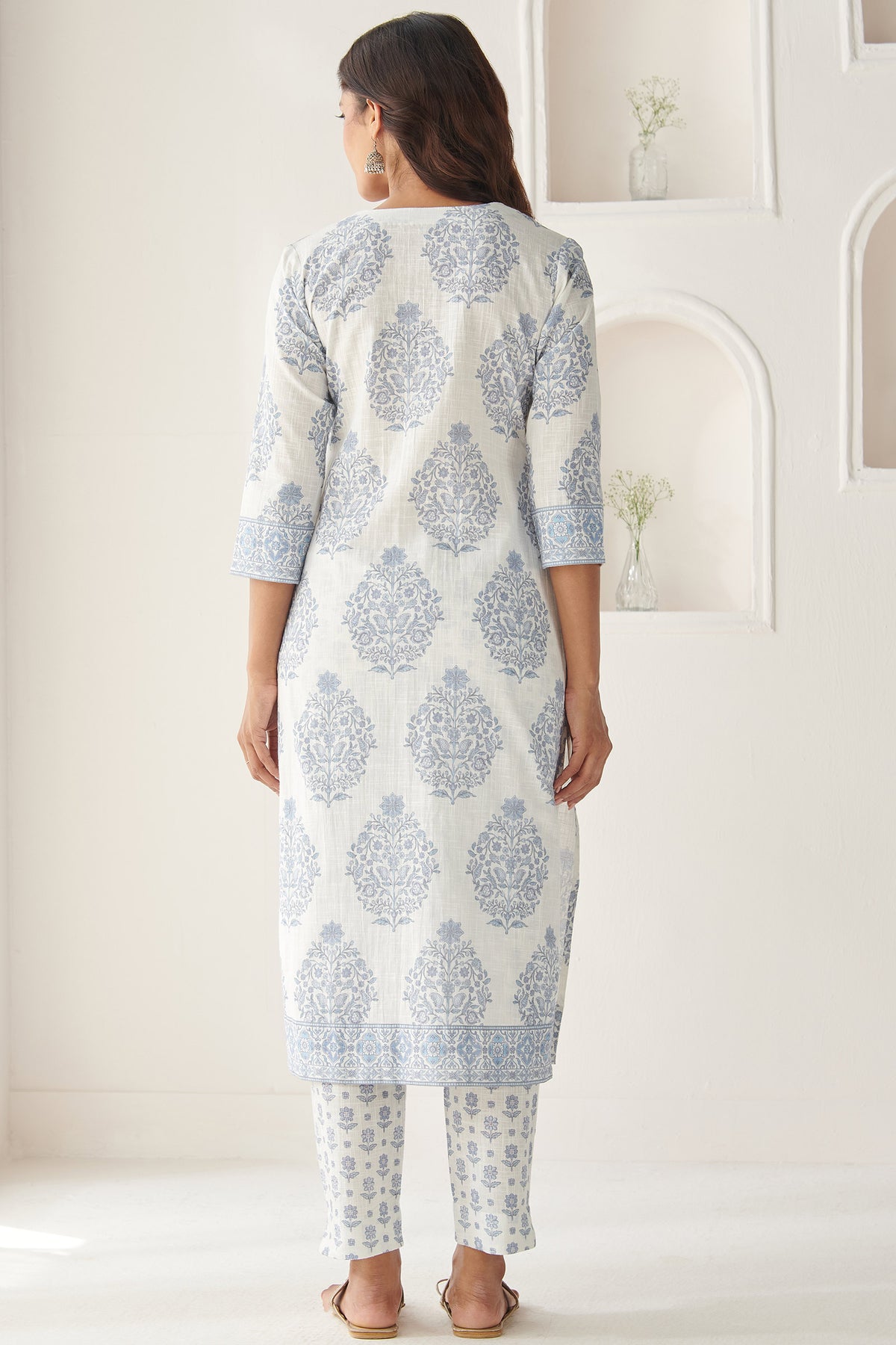 Neelofar Omaira Kurta