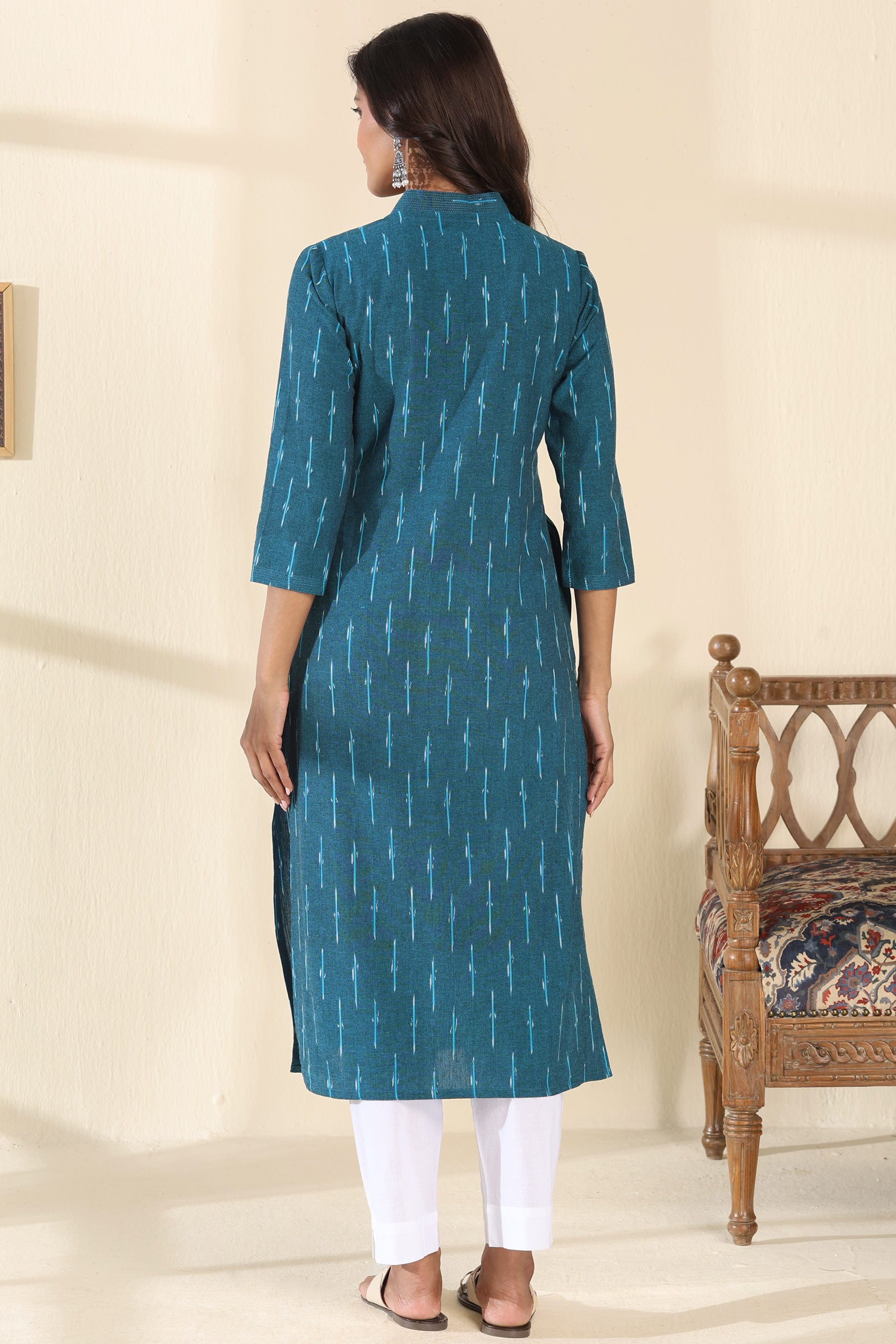 Surplus: Gulbarg Rumaisa Blue Ikat Kurta