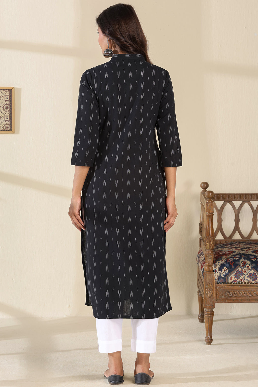 Surplus: Gulbarg Rumaisa Black Ikat Kurta