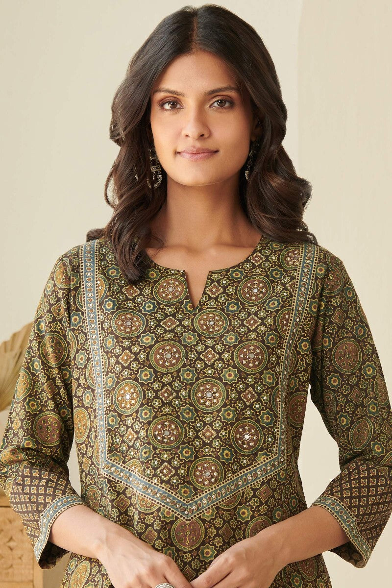 Sehra Fizah Ajrak Kurta