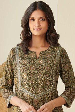 Sehra Fizah Ajrak Kurta