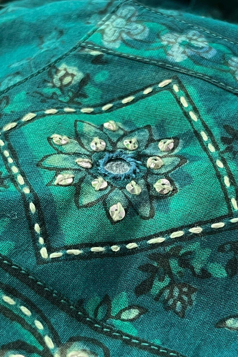 Sehra Tara Akola Kurta