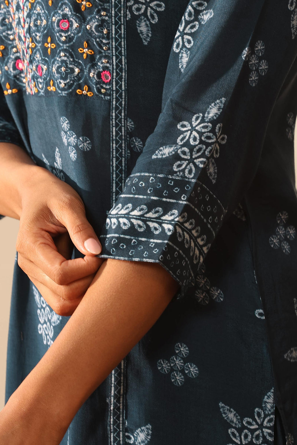 Surplus: Rangrez Nida Kurta