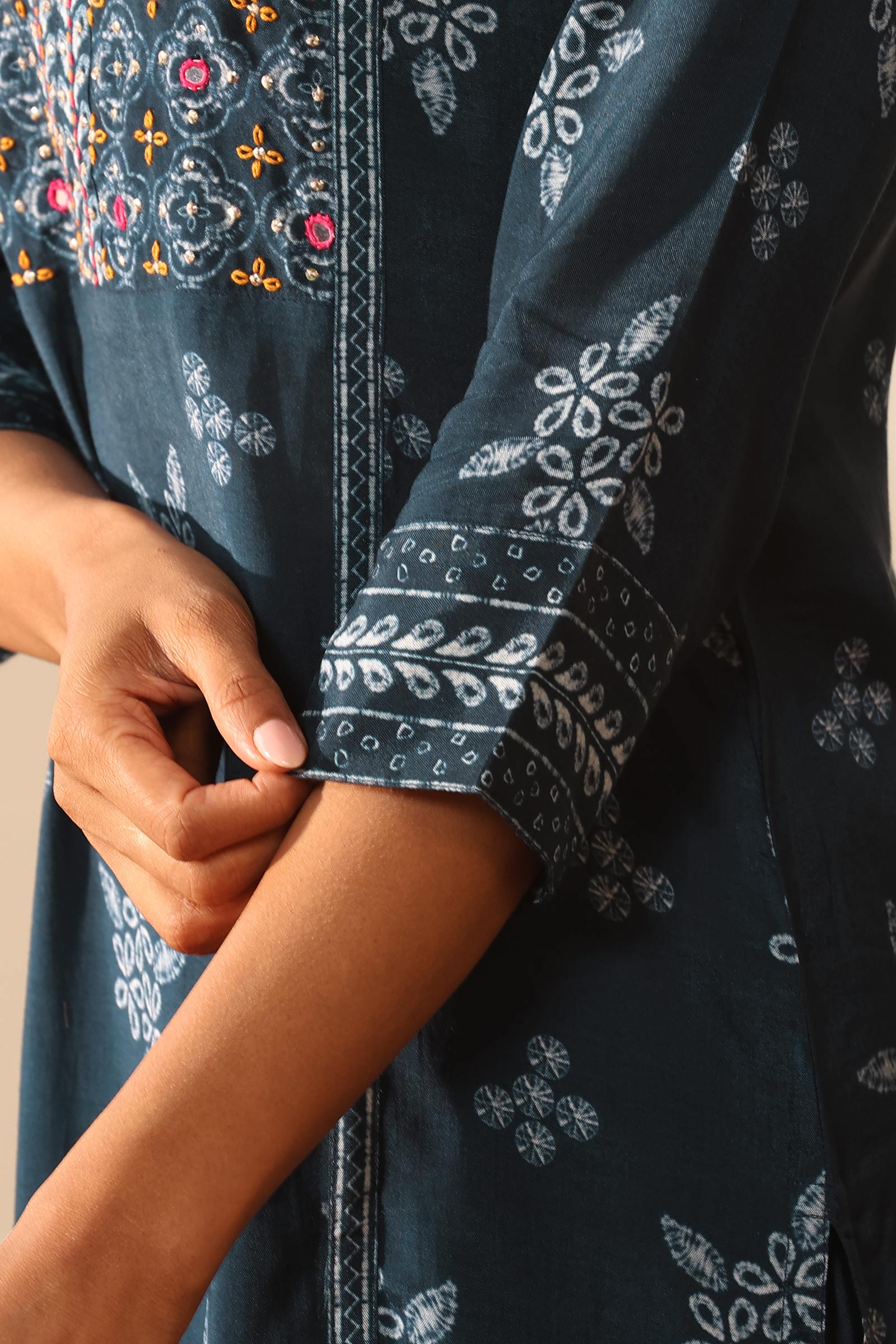 Surplus: Rangrez Nida Kurta