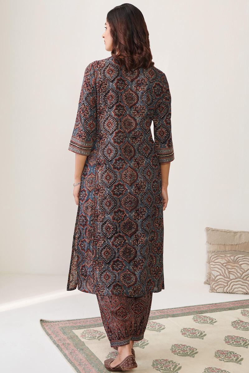 Sehra Rumaisa Ajrak Kurta