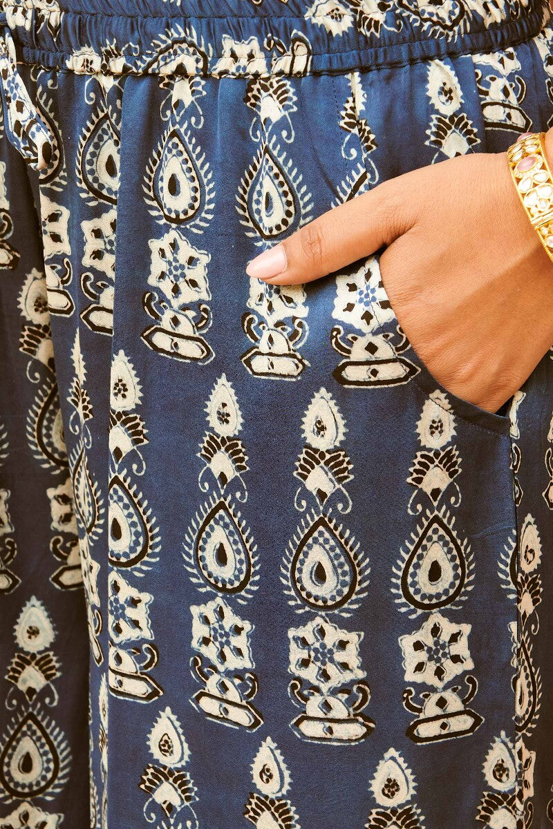 Mehrunissa Zubeida Ajrak Kurta Set (Kurta + Pants)