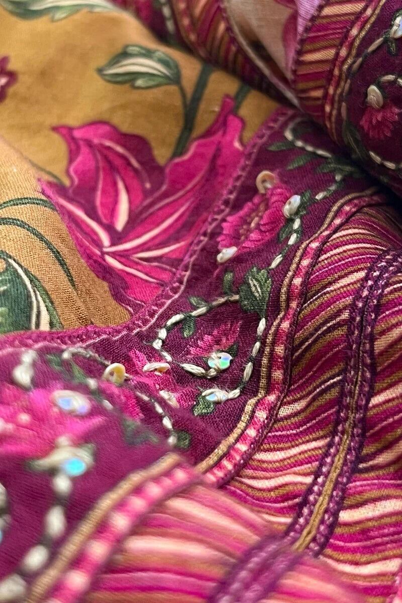 Surplus: Mahnoor Amyra Kurta