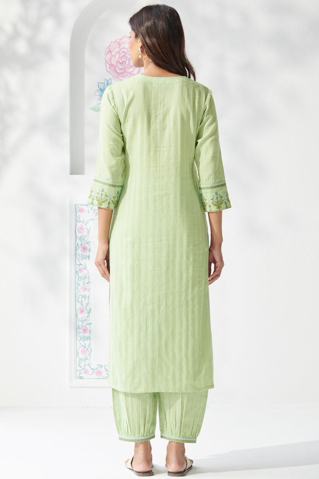Surplus: Mehraab Amira Green Kurta