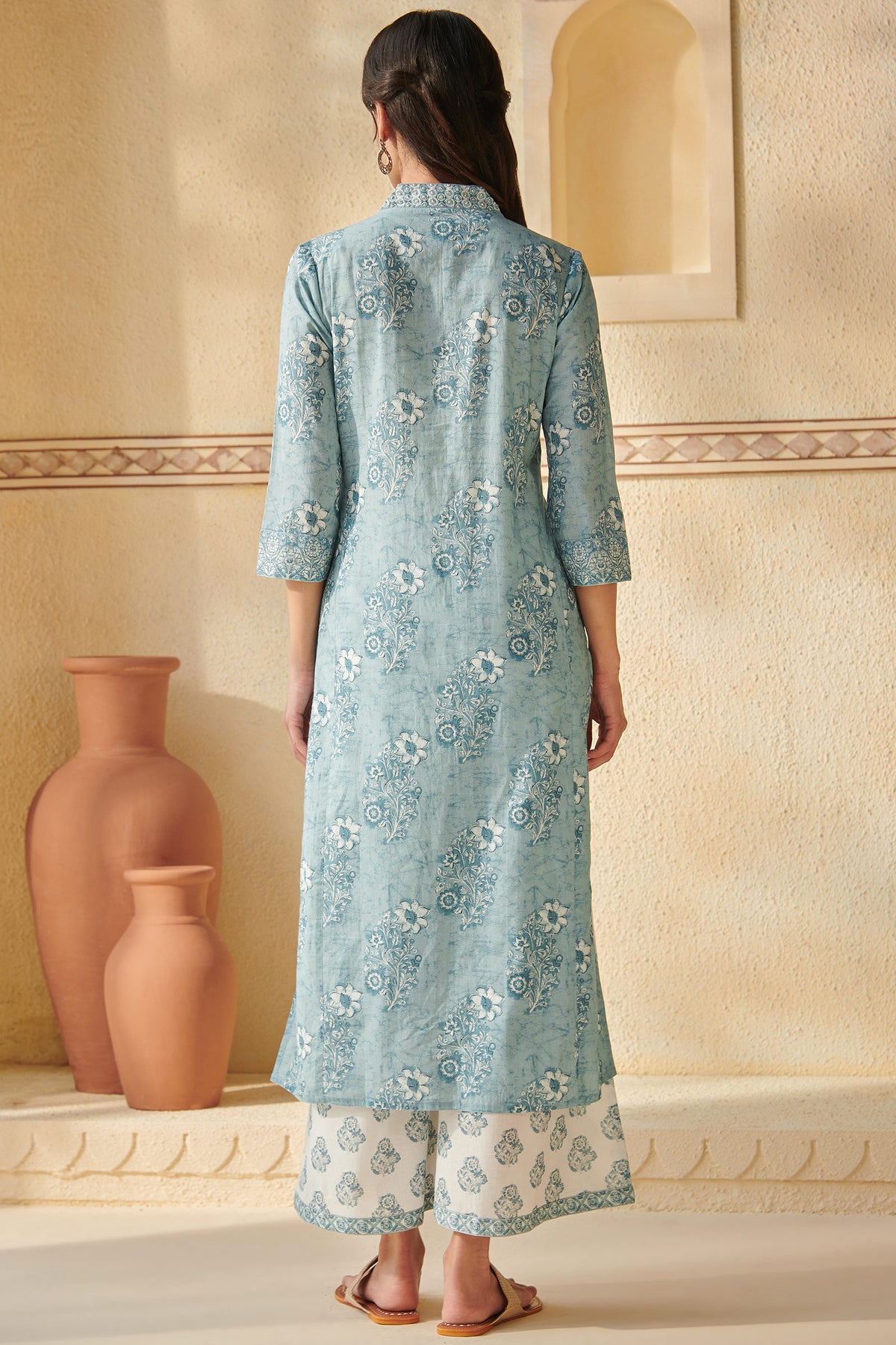 Neelofar Mehreen Kurta