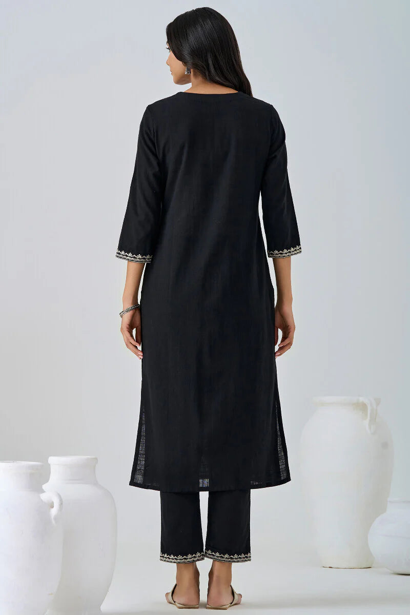 Surplus: Mehraab Mumtaz Kurta