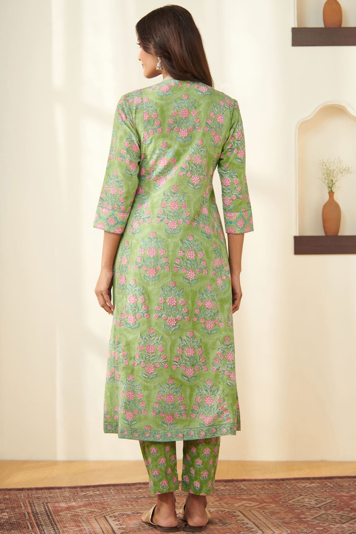Gulbarg Kainaat Kurta